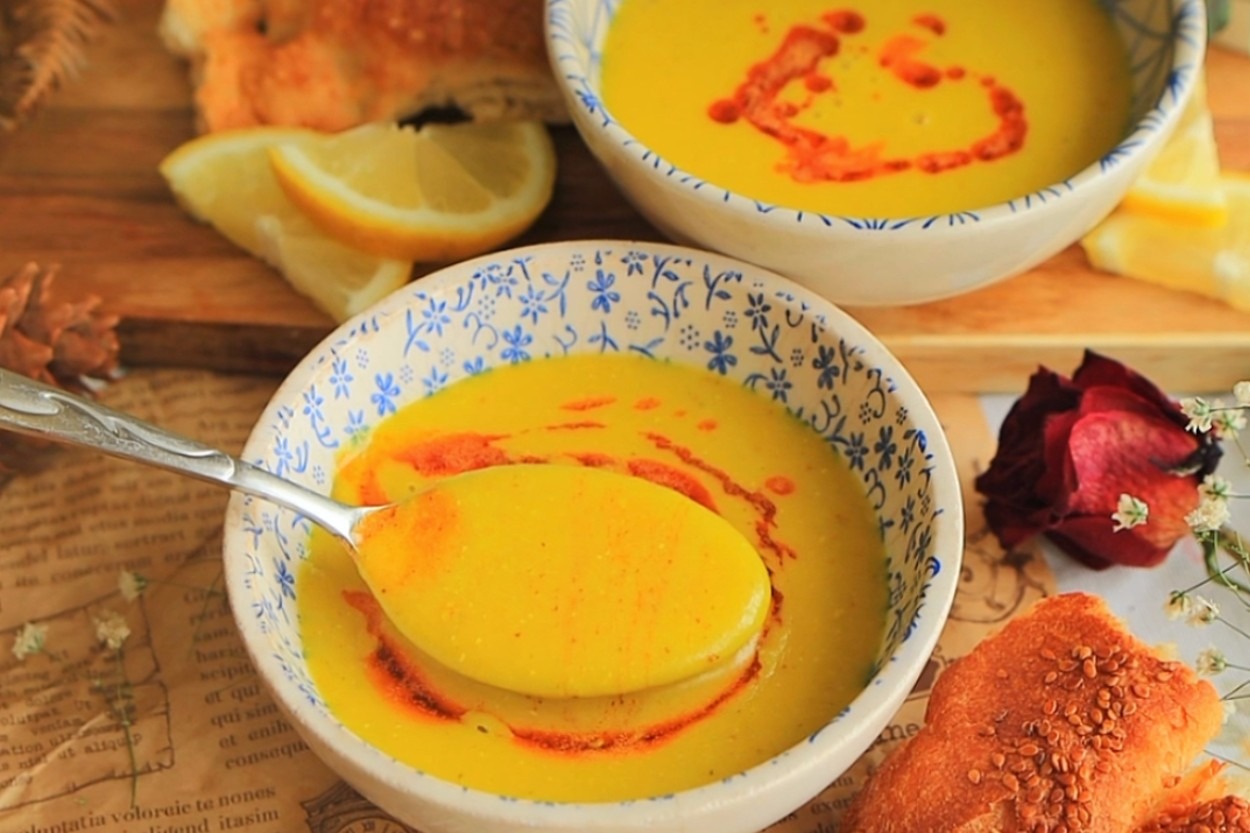 Düdüklüye Gerek Yok: Zerdeçallı Kırmızı Mercimek Çorbası