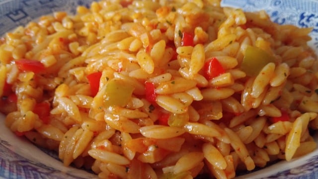 Pilavlara Renk Gelsin: Biberli Arpa Pilavı