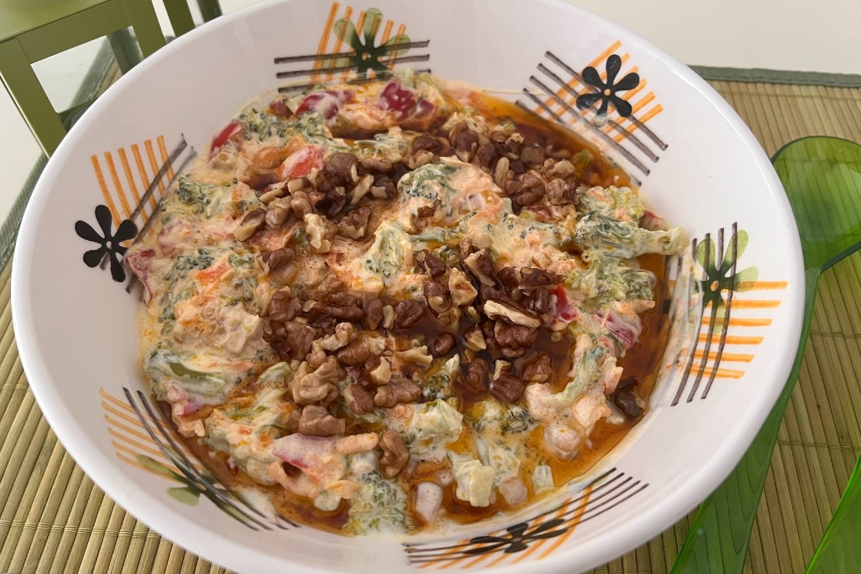 Sebze Cümbüşü: Yoğurt Soslu Brokoli Salatası