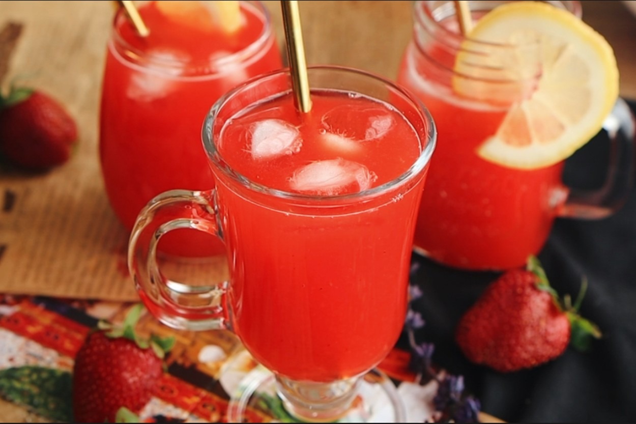 En Kolayından: Pratik Çilekli Limonata