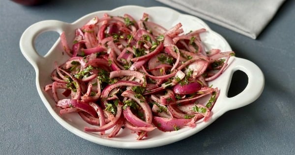 kirmizi-sogan-salatasi-3