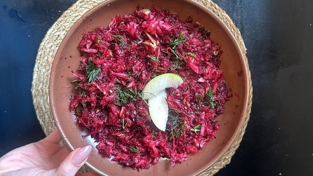 Rengi Çok Özel: Yeşil Elmalı Pancar Salatası