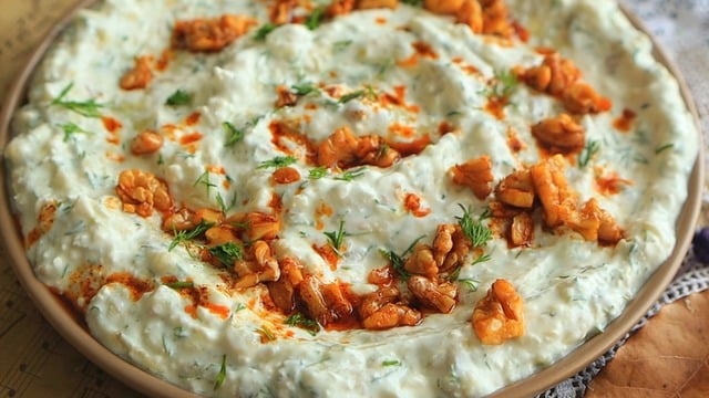 Her Sofraya Yakışacak: Köz Patlıcanlı Haydari