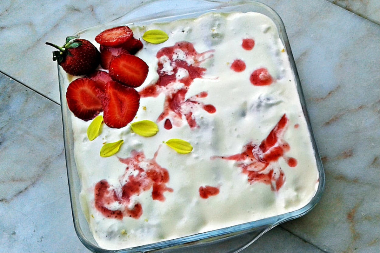 Değişim İsteyenlere:  Çilekli Tiramisu