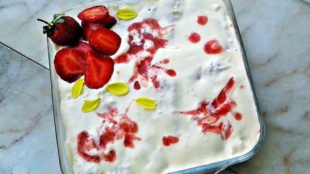 Değişim İsteyenlere:  Çilekli Tiramisu