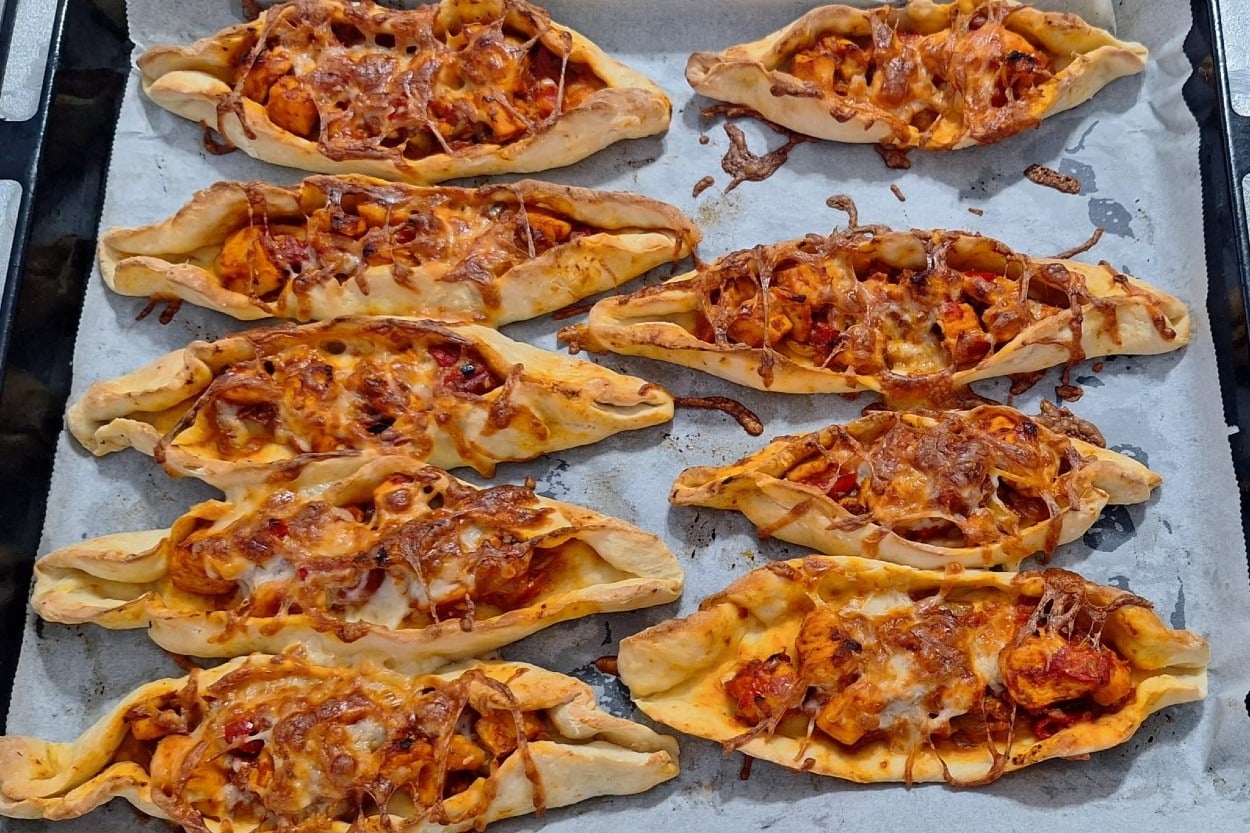 Dışı Çıtır: Ev Yapımı Tavuklu Pide