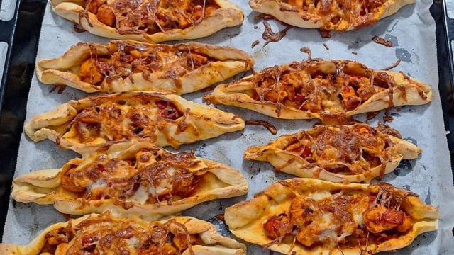 Dışı Çıtır: Ev Yapımı Tavuklu Pide