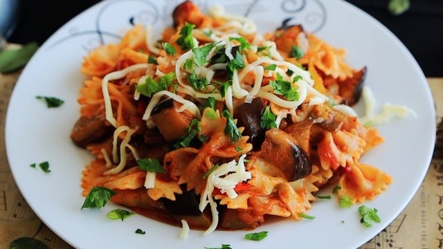En Lezzetlisi: Pratik Patlıcanlı Makarna