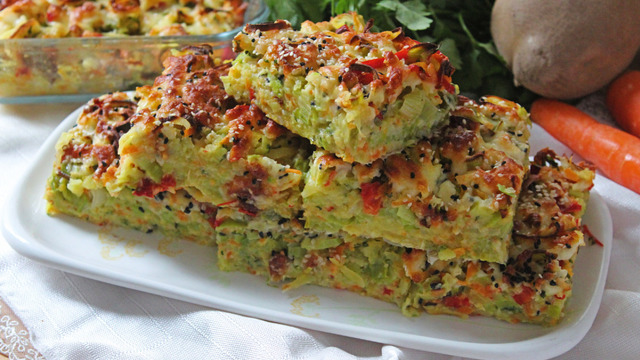 Sadece 4 Kaşık Unla: Börek Tadında Sebzeli Fırın Mücver