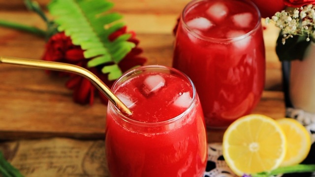 10 Dakikada: Orman Meyveli Limonata
