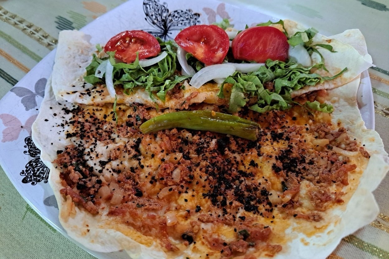 Hazır Lavaştan: Pratik Lahmacun