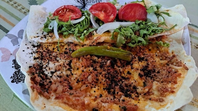 Hazır Lavaştan: Pratik Lahmacun