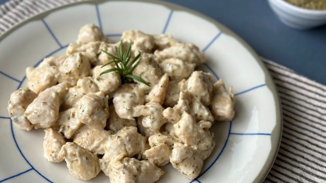Bahar Kokusuyla: Kekikli Kremalı Tavuk