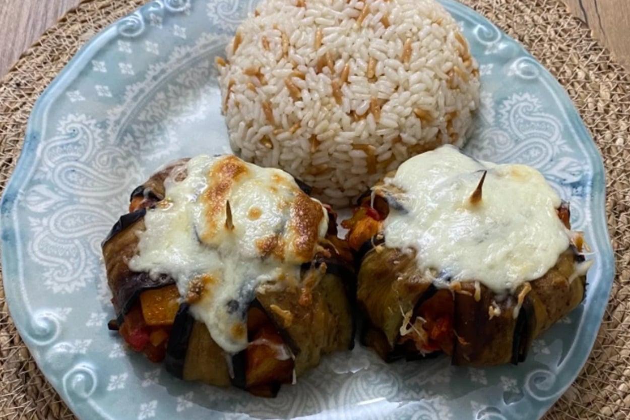 Patlıcan Sahneye: Kaşarlı Tavuklu Zade Kebabı