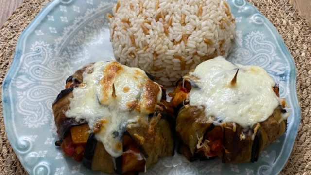 Patlıcan Sahneye: Kaşarlı Tavuklu Zade Kebabı