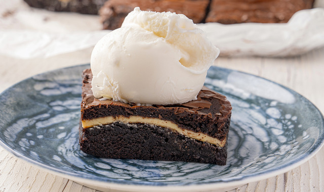 Enfes Kıvamıyla: Beyaz Çikolatalı Islak Brownie
