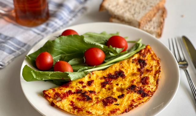 Evdeki Malzemelerle: Salçalı Yumurta