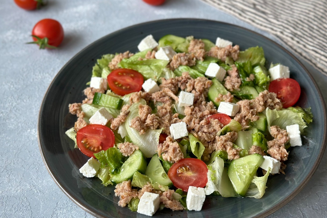 Protein Deposu: Ton Balıklı Peynirli Salata
