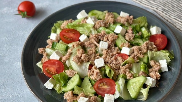 Protein Deposu: Ton Balıklı Peynirli Salata