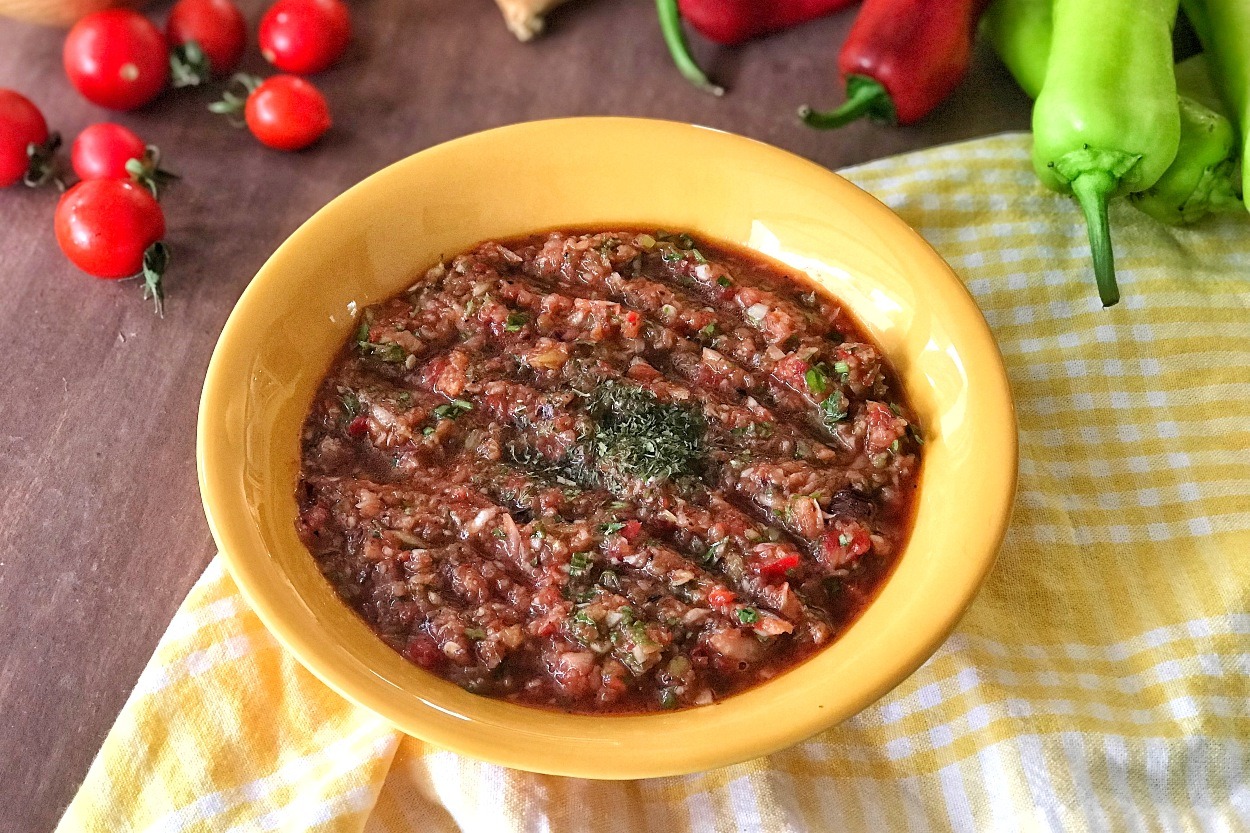 Etlerin Eşlikçisi: Soğan Ezmesi