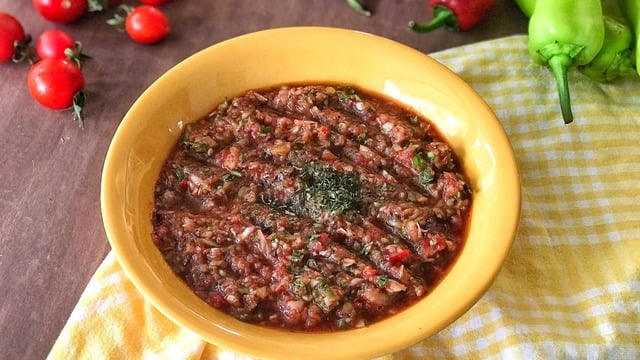Etlerin Eşlikçisi: Soğan Ezmesi