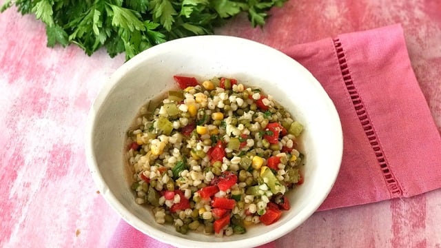 Hem Doyurucu Hem Besleyici: Tahıl Salatası