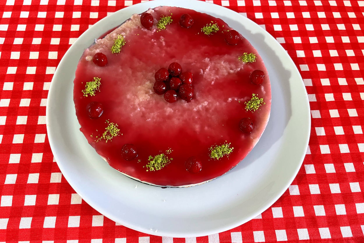 Cheesecake Tadında: Vişneli İrmik Tatlısı