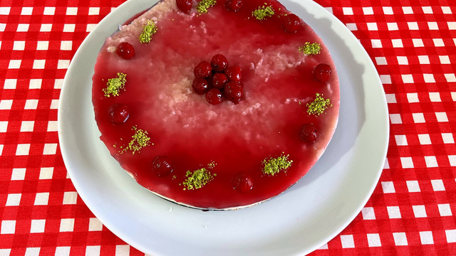 Cheesecake Tadında: Vişneli İrmik Tatlısı