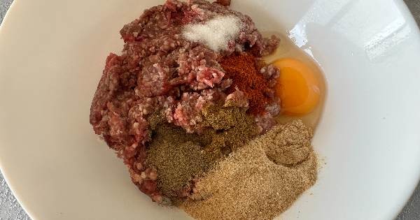 domates-soslu-pideli-kofte-1