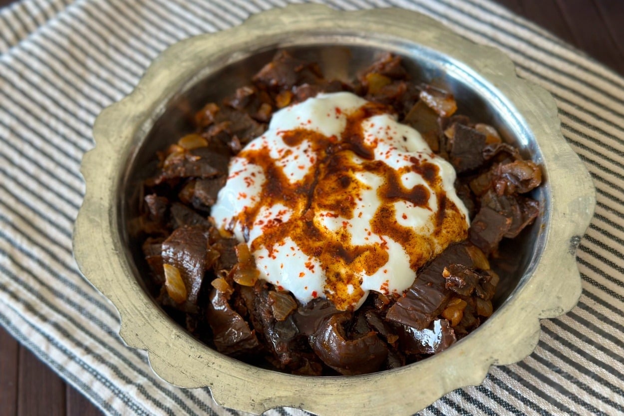 Tencerede Pişer: Kuru Patlıcan Kavurması
