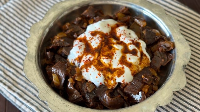 Tencerede Pişer: Kuru Patlıcan Kavurması