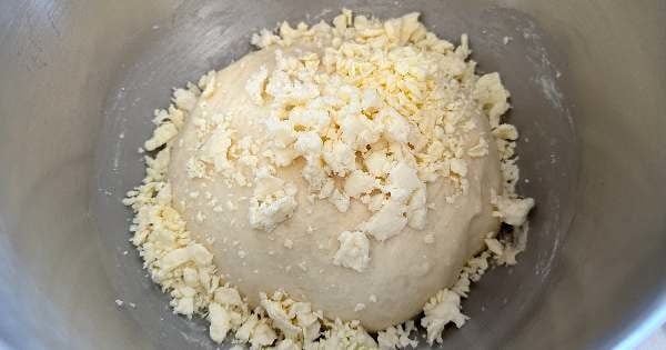 peynirli-tepsi-pogacasi-3