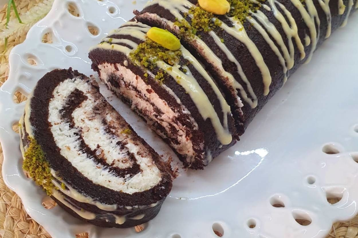 Bayat Kekle Hazırlanan: Kakaolu Hindistan Cevizli Rulo Pasta