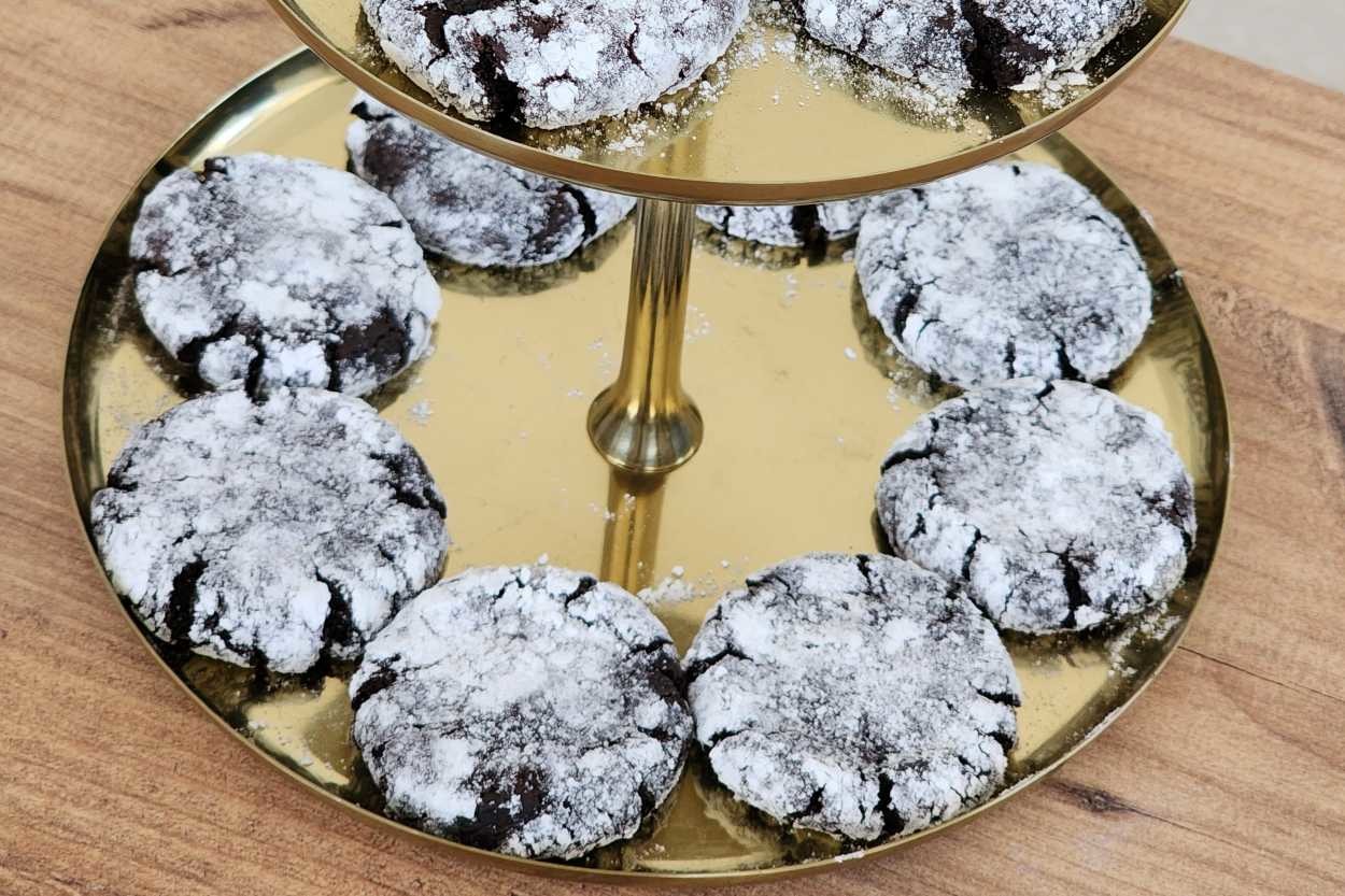 Brownie Tadında: Kakaolu Çatlak Kurabiye