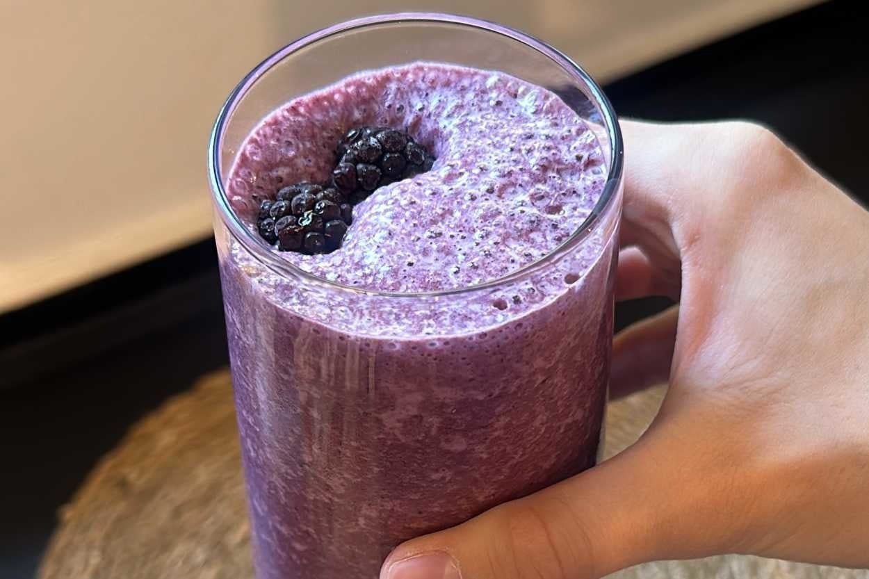 Ferah ve Besleyici: Orman Meyveli Keten Tohumlu Smoothie 