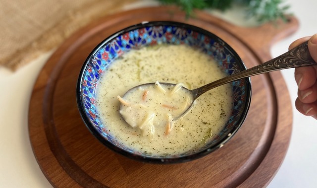 Doyurucu ve Pratik: Erişteli Ayran Çorbası