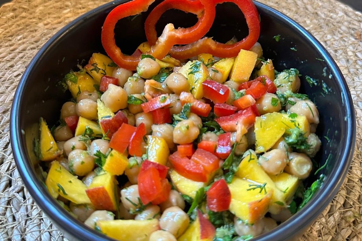 Zengin ve Doyurucu: Nohutlu Salata