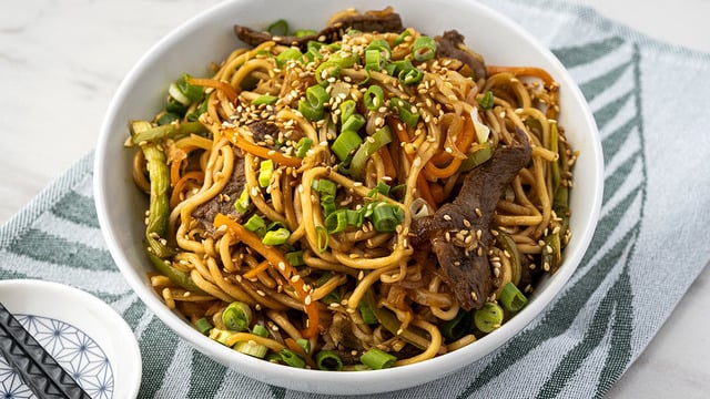 Uzak Doğu'dan Geliyor: Dana Etli Noodle