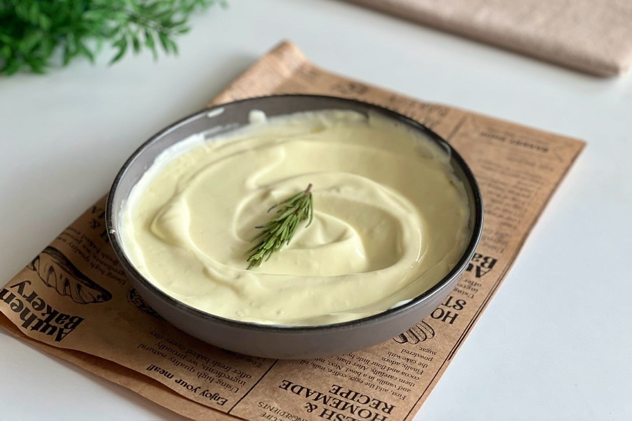 Hemen Hazır: Bir Dakikada Yumurtasız Mayonez