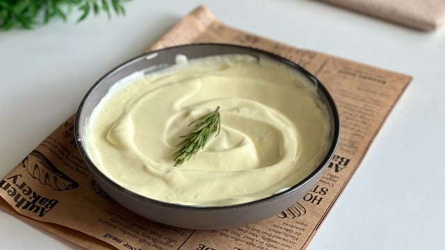 Hemen Hazır: Bir Dakikada Yumurtasız Mayonez