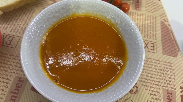 Fırından Tencereye: Közlenmiş Sarımsaklı Domates Çorbası