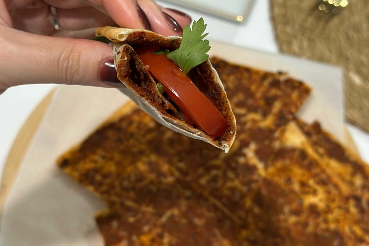 Pratik ve Çıtır Çıtır: Hazır Yufkadan Lahmacun