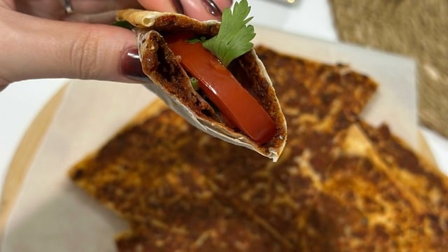 Pratik ve Çıtır Çıtır: Hazır Yufkadan Lahmacun