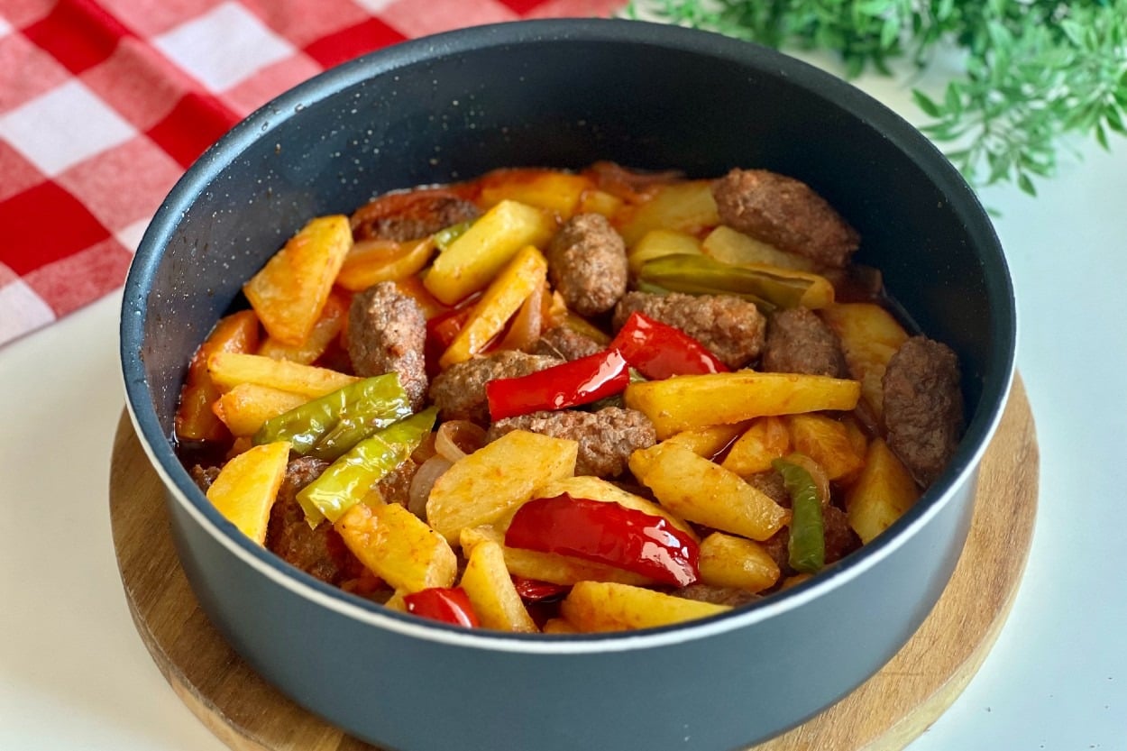 Akşama Yapılsın: Tencerede Köfte Patates
