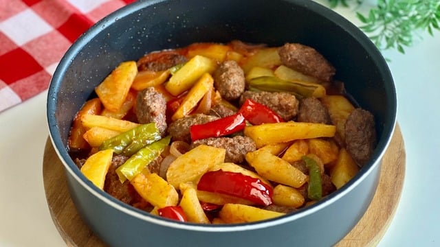Akşama Yapılsın: Tencerede Köfte Patates