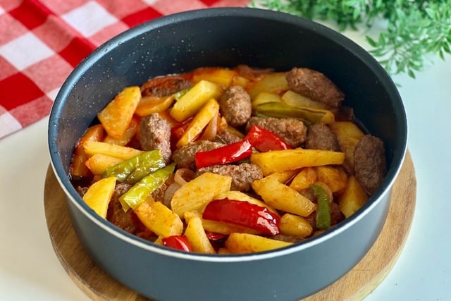 Tencerede Köfte Patates Tarifi