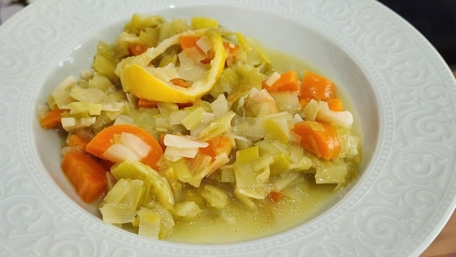 Sarımsak Yakışır: Pirinçsiz Zeytinyağlı Pırasa 