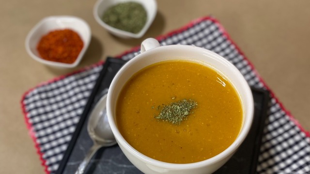 Zerdeçal İlaveli: Salçalı Kırmızı Mercimek Çorbası