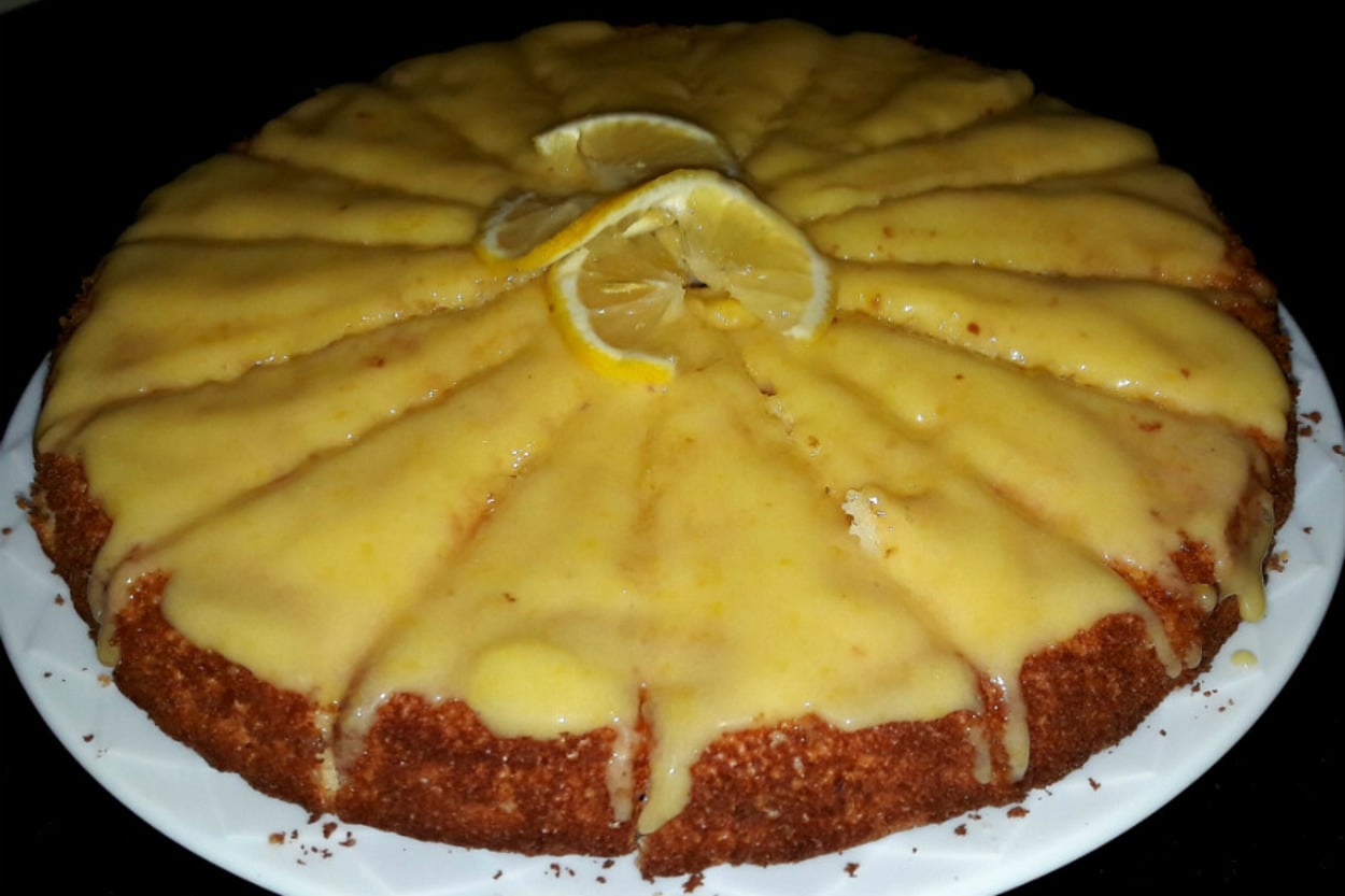 Nefis Aromasıyla: Limon Soslu Ev Keki