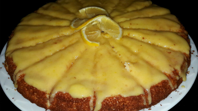 Nefis Aromasıyla: Limon Soslu Ev Keki